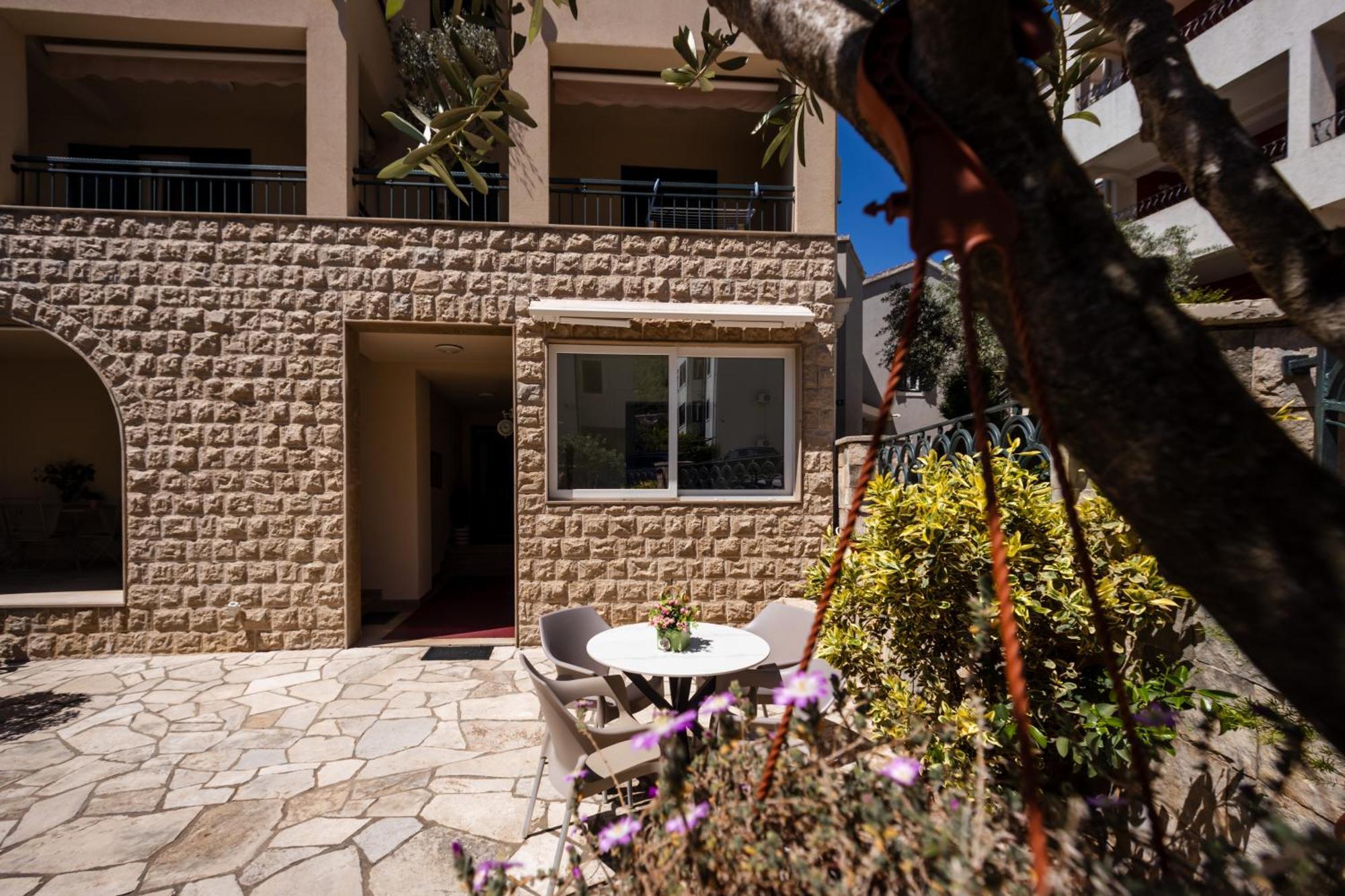 Guest House Medin Petrovac Exteriör bild