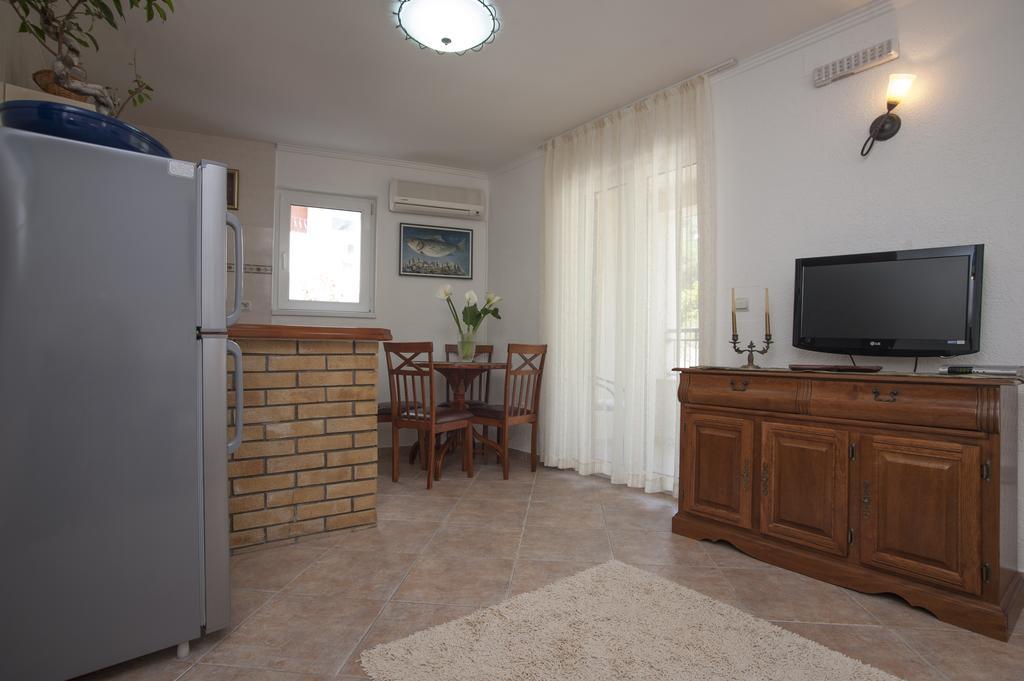 Guest House Medin Petrovac Exteriör bild