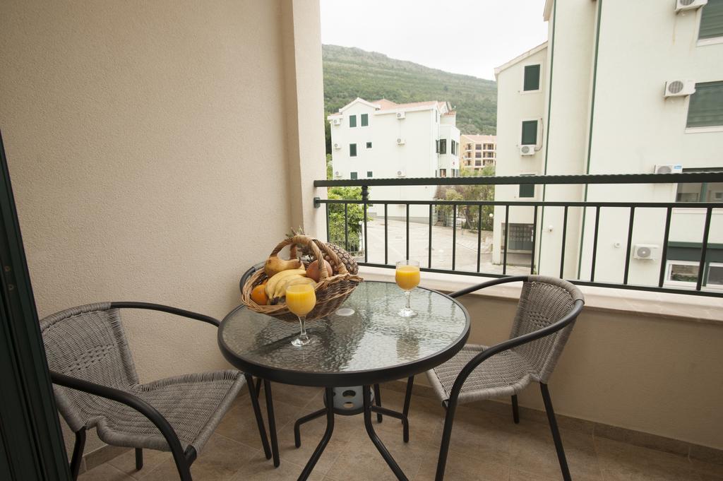 Guest House Medin Petrovac Exteriör bild